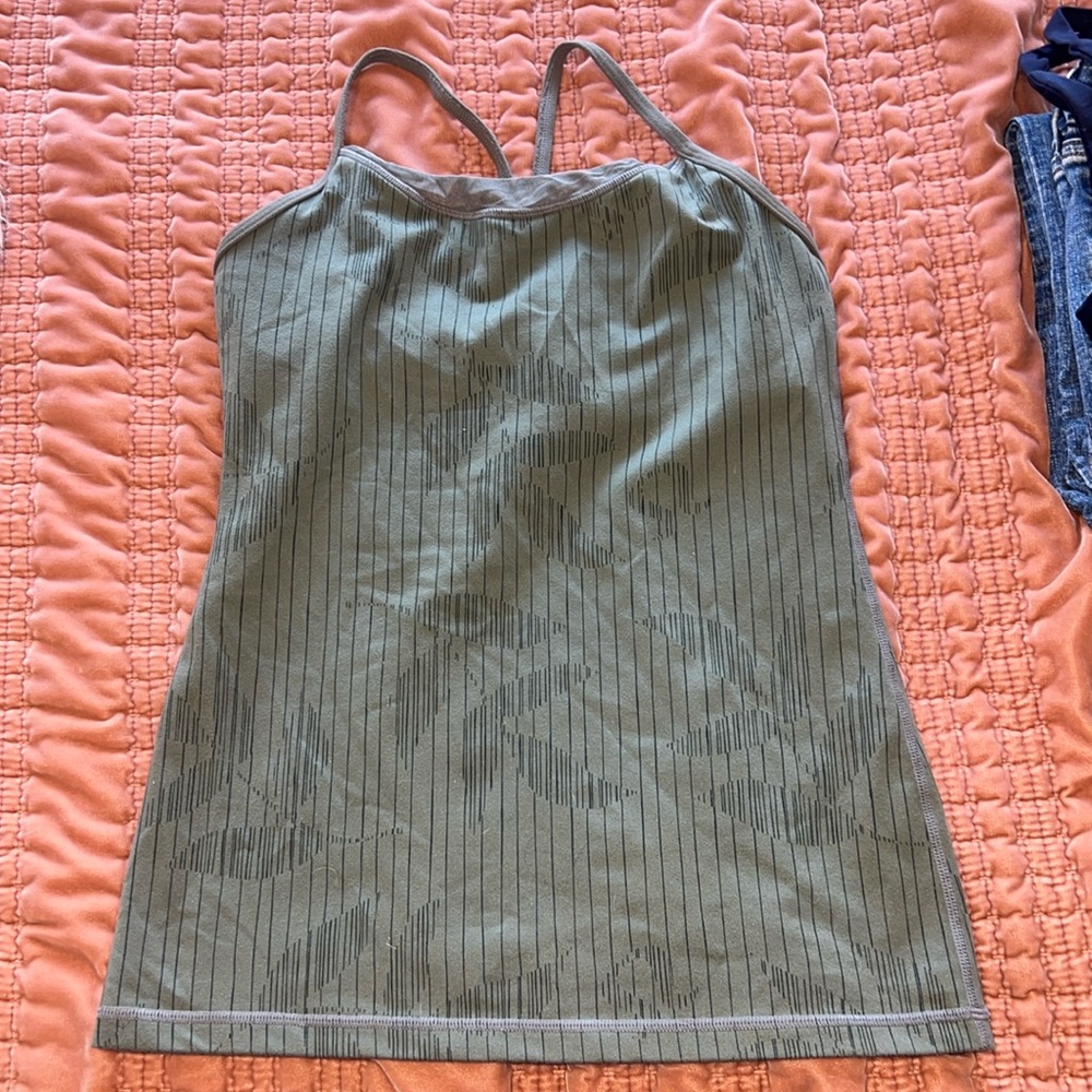 Lululemon tank top